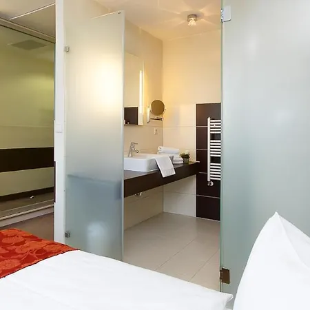 מלון Energiehotel West 3*